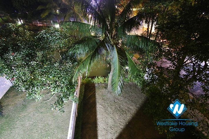  Beautiful corner villa with Garden for rent in Vinhomer Riverside - Long Bien